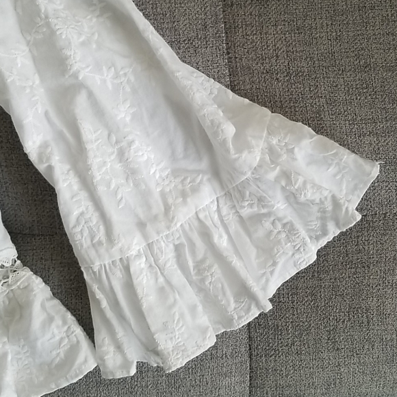 NWOT Lara embroidered flare sleeve top - Picture 7 of 9